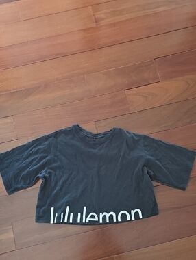 Lululemon Black Cortes Crop Tee with White Logo XS
